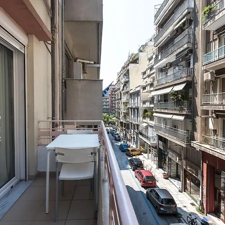 F & B Collection - Flat For 6 Apartment
